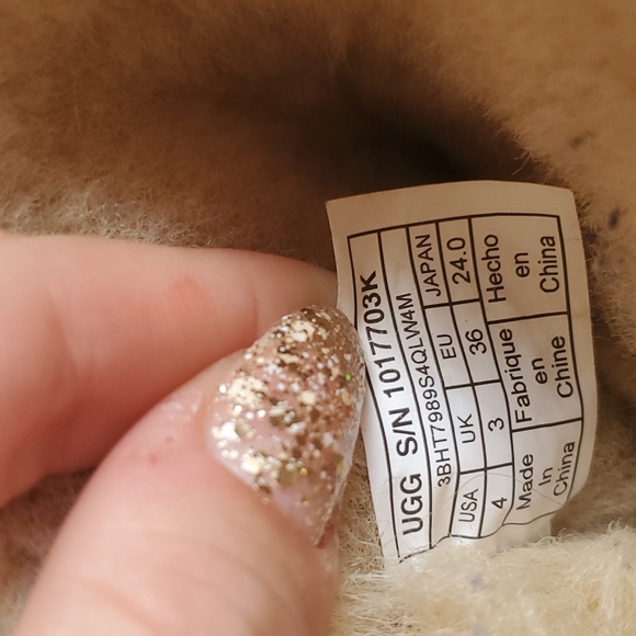 UGG classic short II chestnut medium tan uggs boots booties size 4 - Picture 2 of 11